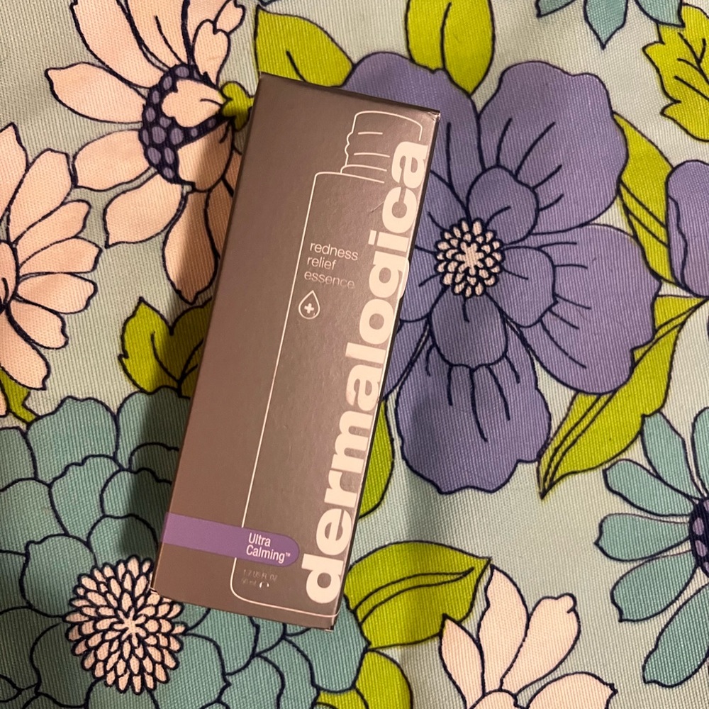 FREE GIFT WITH PURCHASE of Dermalogica ultra calming redness relief essence
